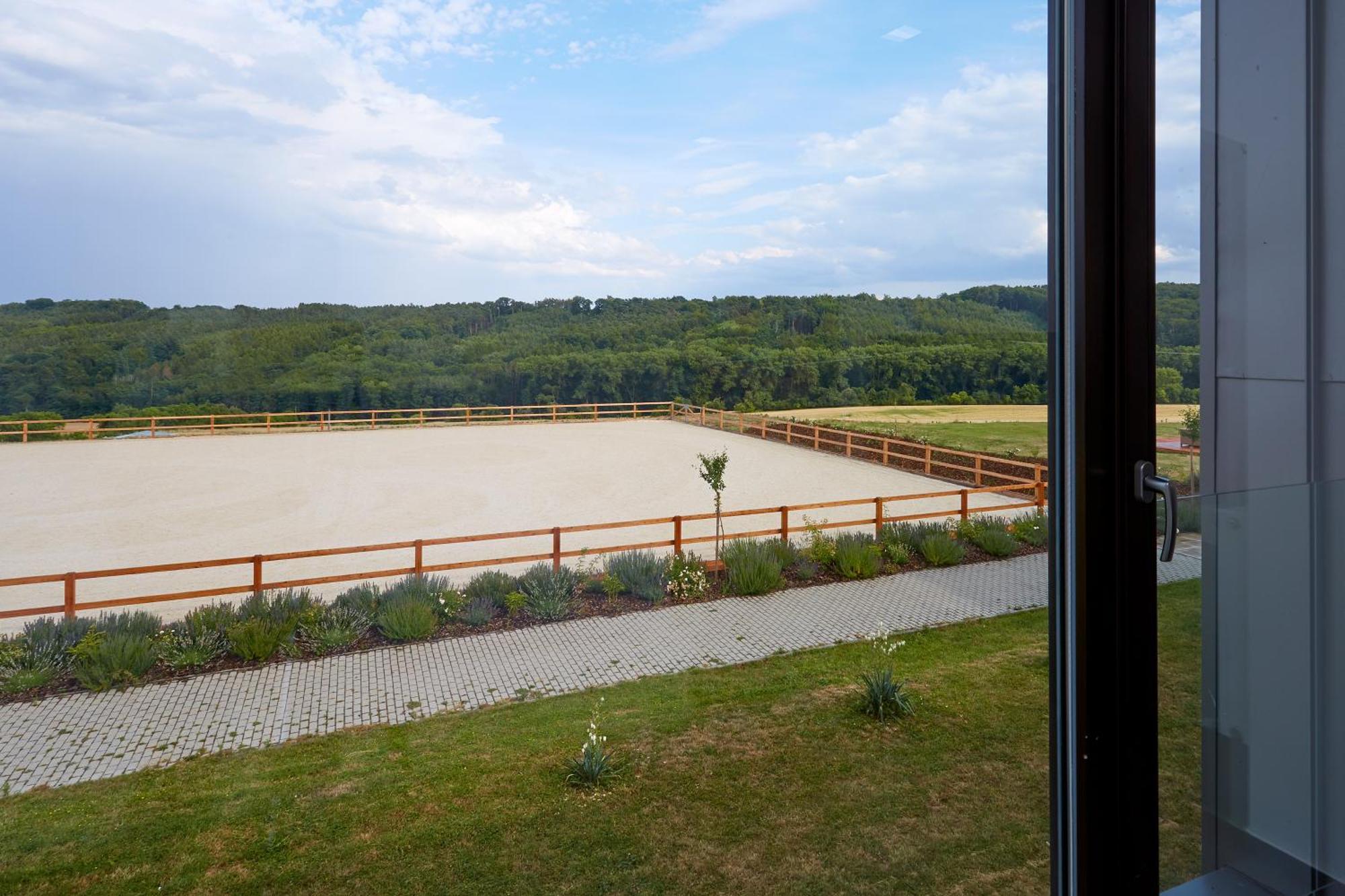 Bilichov Hotel ภายนอก รูปภาพ